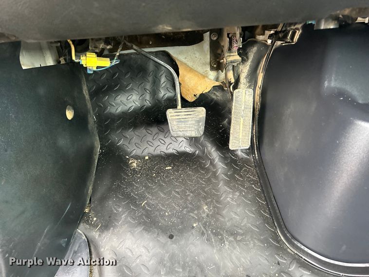 image for item EG1435 2008 Chevrolet  C6500 truck cab and chassis