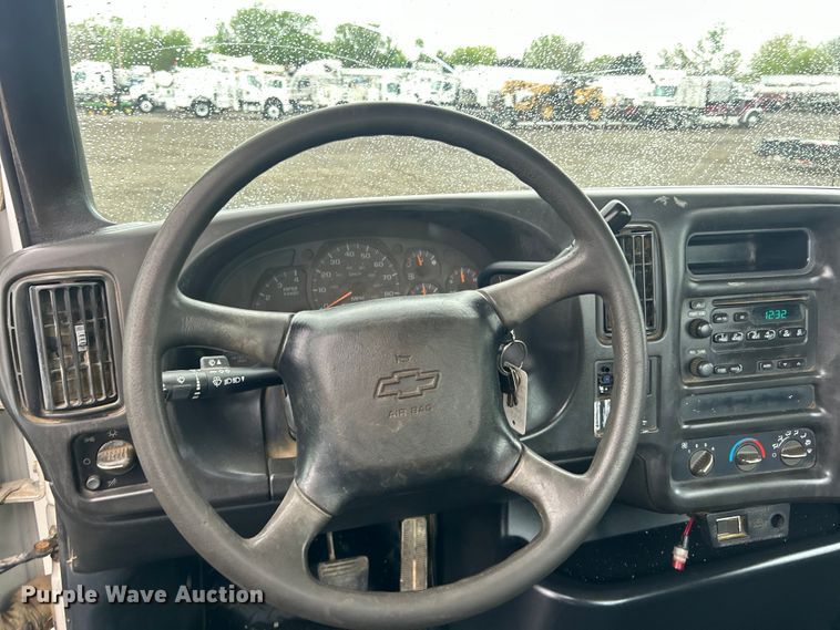 image for item EG1435 2008 Chevrolet  C6500 truck cab and chassis