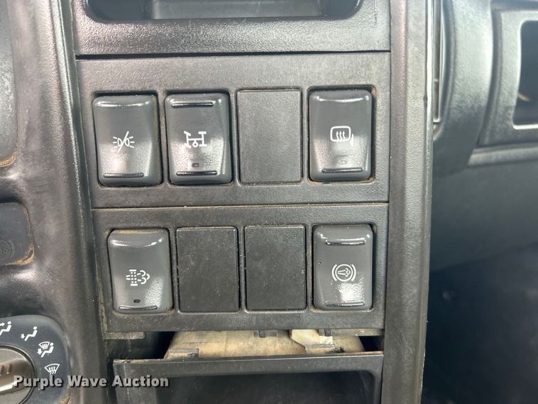 image for item EG1435 2008 Chevrolet  C6500 truck cab and chassis