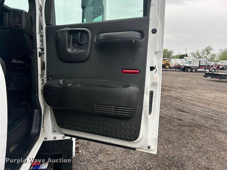 image for item EG1435 2008 Chevrolet  C6500 truck cab and chassis