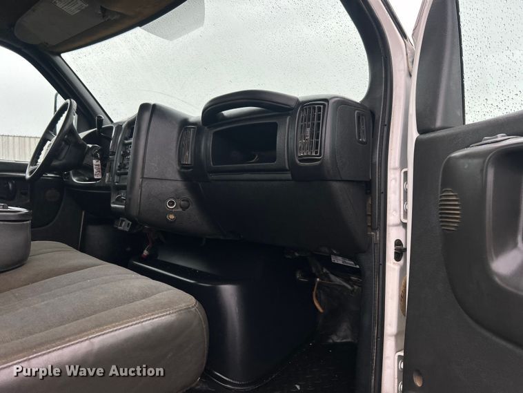 image for item EG1435 2008 Chevrolet  C6500 truck cab and chassis