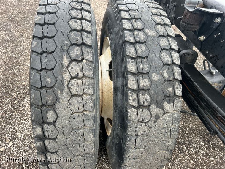 image for item EG1435 2008 Chevrolet  C6500 truck cab and chassis