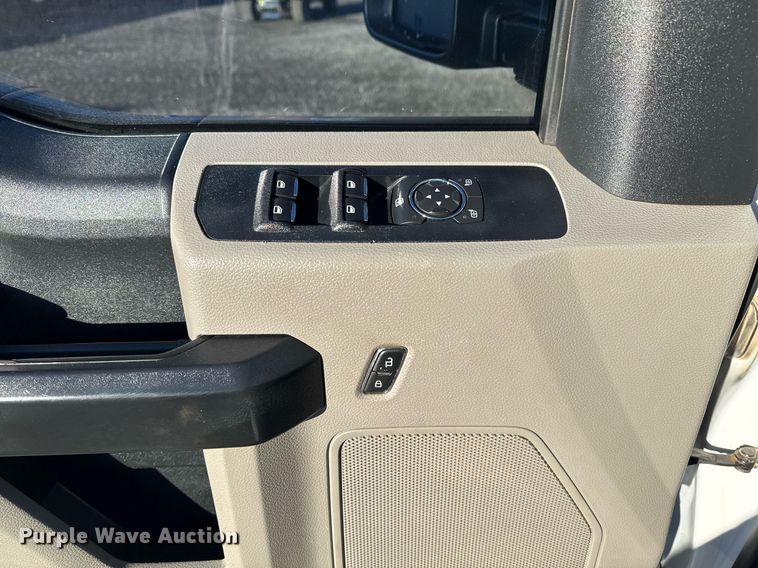 image for item EG2198 2018 Ford F550 SuperCab truck cab and chassis