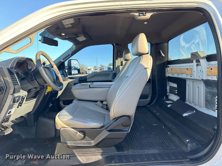 image for item EG2198 2018 Ford F550 SuperCab truck cab and chassis