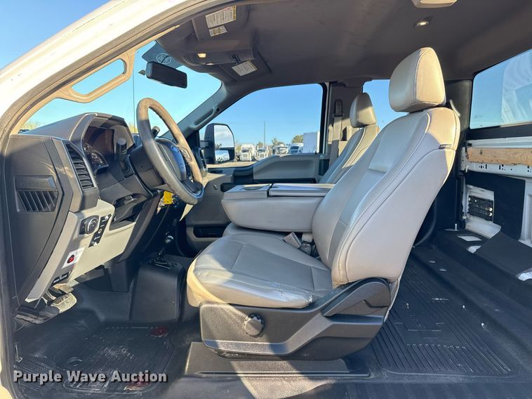 image for item EG2198 2018 Ford F550 SuperCab truck cab and chassis