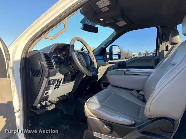 image for item EG2198 2018 Ford F550 SuperCab truck cab and chassis