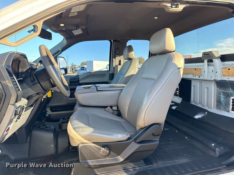 image for item EG2198 2018 Ford F550 SuperCab truck cab and chassis