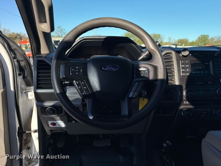 image for item EG2198 2018 Ford F550 SuperCab truck cab and chassis