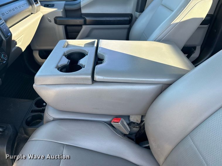 image for item EG2198 2018 Ford F550 SuperCab truck cab and chassis