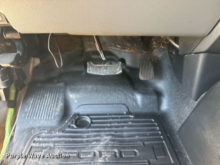 image for item EG2198 2018 Ford F550 SuperCab truck cab and chassis