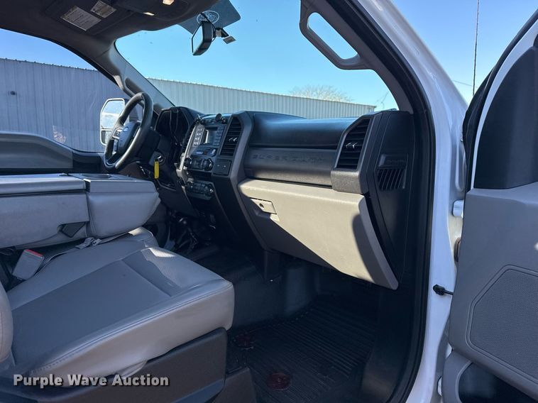 image for item EG2198 2018 Ford F550 SuperCab truck cab and chassis