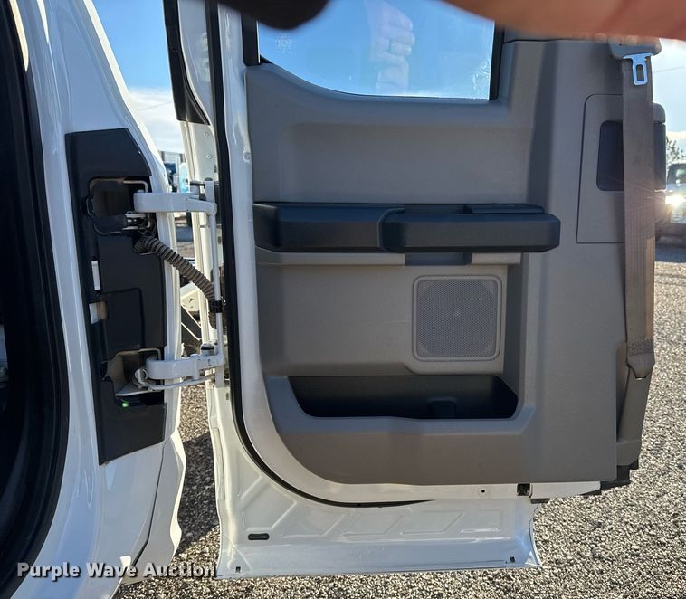 image for item EG2198 2018 Ford F550 SuperCab truck cab and chassis