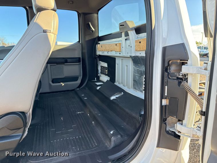 image for item EG2198 2018 Ford F550 SuperCab truck cab and chassis