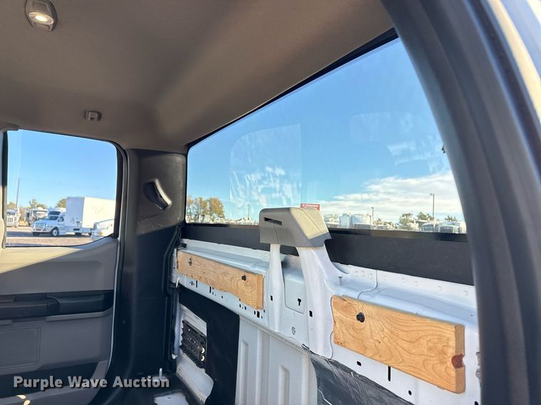 image for item EG2198 2018 Ford F550 SuperCab truck cab and chassis