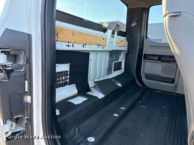 image for item EG2198 2018 Ford F550 SuperCab truck cab and chassis