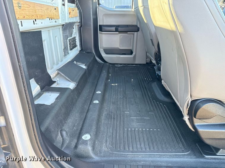 image for item EG2198 2018 Ford F550 SuperCab truck cab and chassis