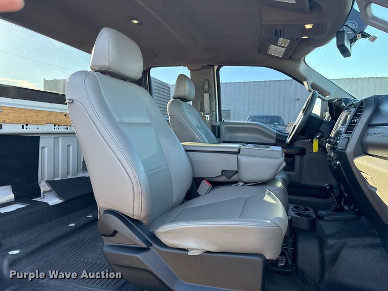 image for item EG2198 2018 Ford F550 SuperCab truck cab and chassis