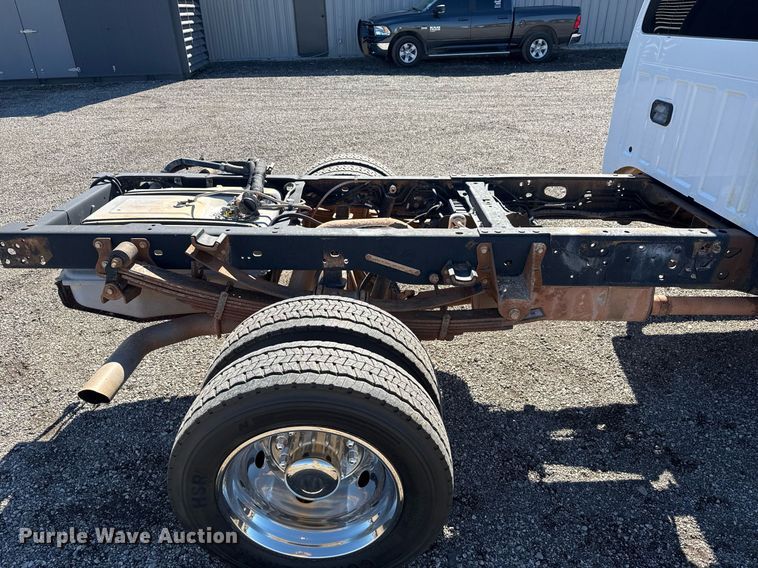 image for item EG2210 2011 Ford F550 Super Duty SuperCab truck cab and chassis