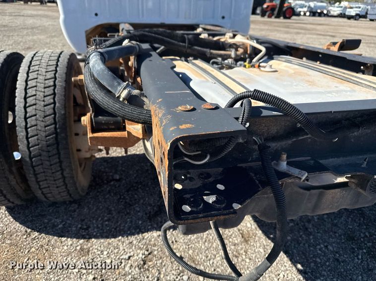 image for item EG2210 2011 Ford F550 Super Duty SuperCab truck cab and chassis