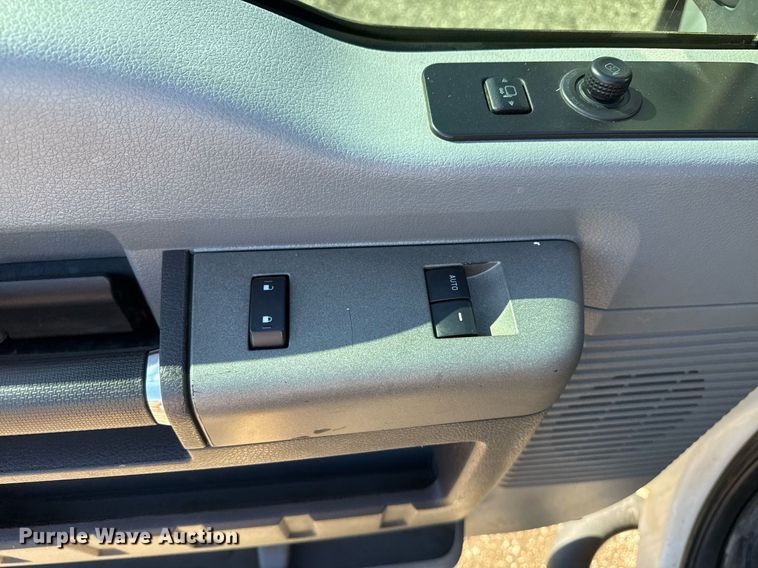 image for item EG2210 2011 Ford F550 Super Duty SuperCab truck cab and chassis