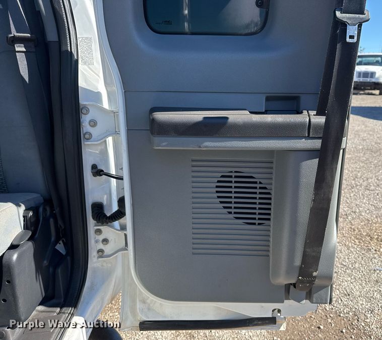 image for item EG2210 2011 Ford F550 Super Duty SuperCab truck cab and chassis