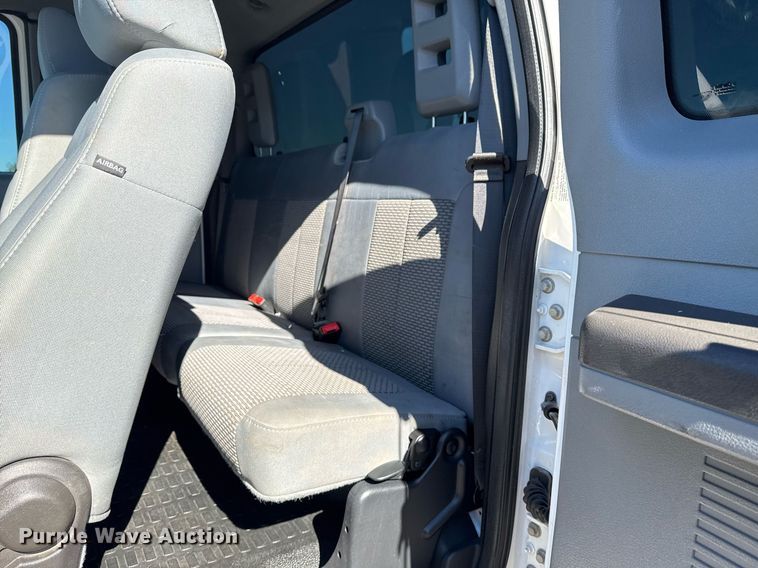 image for item EG2210 2011 Ford F550 Super Duty SuperCab truck cab and chassis