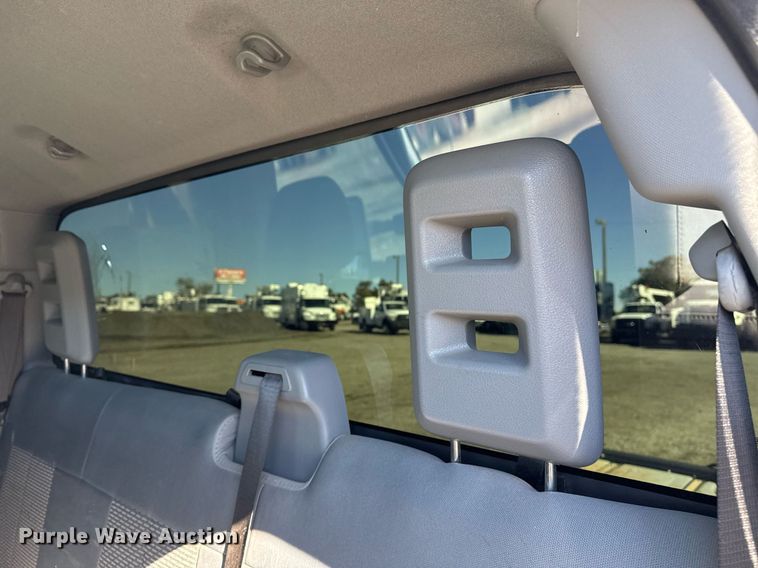 image for item EG2210 2011 Ford F550 Super Duty SuperCab truck cab and chassis