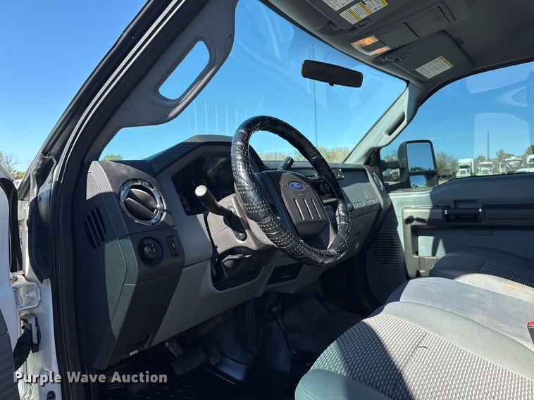 image for item EG2210 2011 Ford F550 Super Duty SuperCab truck cab and chassis