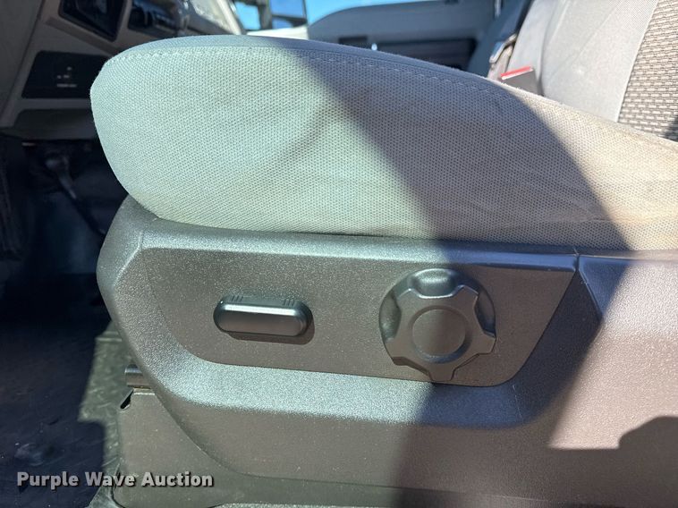 image for item EG2210 2011 Ford F550 Super Duty SuperCab truck cab and chassis