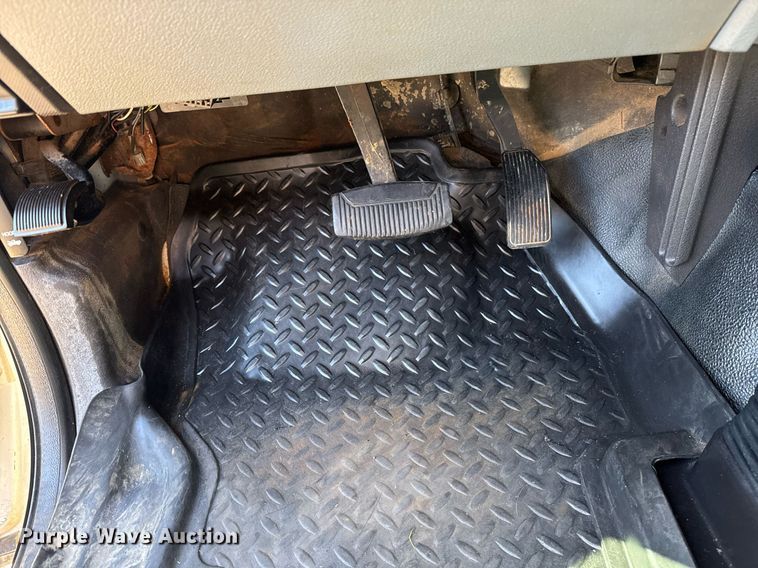 image for item EG2210 2011 Ford F550 Super Duty SuperCab truck cab and chassis