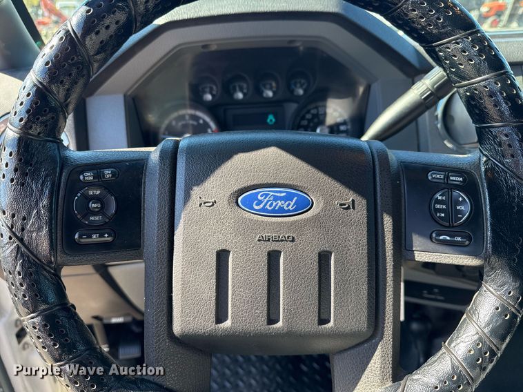 image for item EG2210 2011 Ford F550 Super Duty SuperCab truck cab and chassis