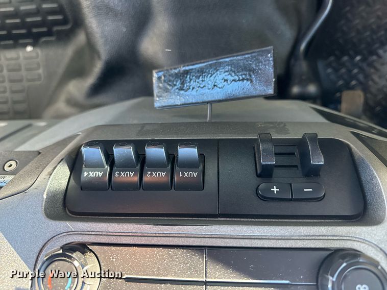 image for item EG2210 2011 Ford F550 Super Duty SuperCab truck cab and chassis