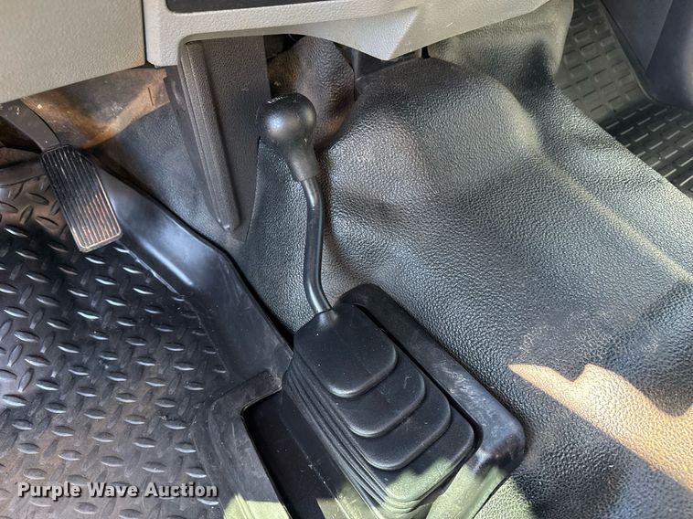 image for item EG2210 2011 Ford F550 Super Duty SuperCab truck cab and chassis