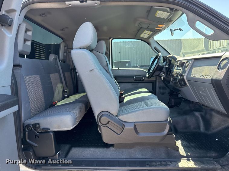 image for item EG2210 2011 Ford F550 Super Duty SuperCab truck cab and chassis