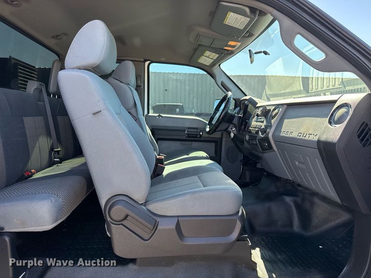 image for item EG2210 2011 Ford F550 Super Duty SuperCab truck cab and chassis