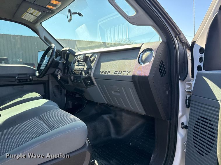 image for item EG2210 2011 Ford F550 Super Duty SuperCab truck cab and chassis