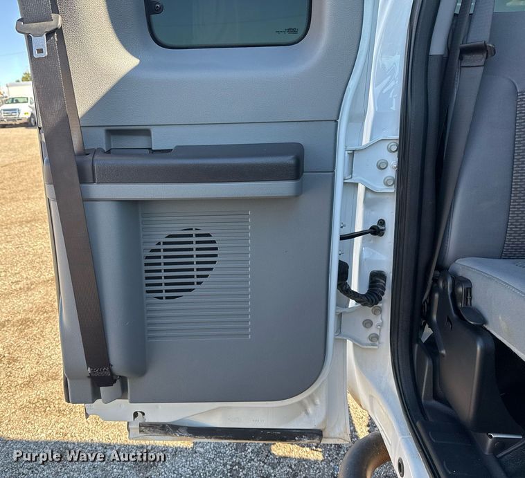 image for item EG2210 2011 Ford F550 Super Duty SuperCab truck cab and chassis