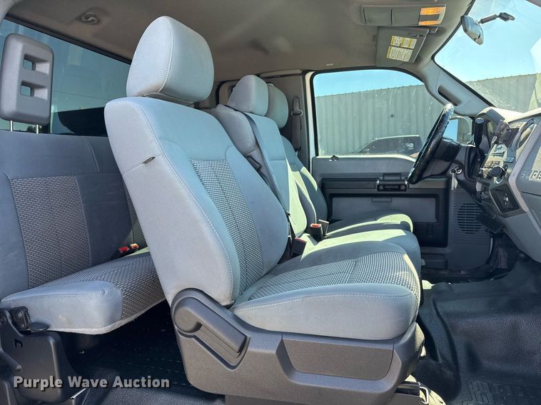 image for item EG2210 2011 Ford F550 Super Duty SuperCab truck cab and chassis