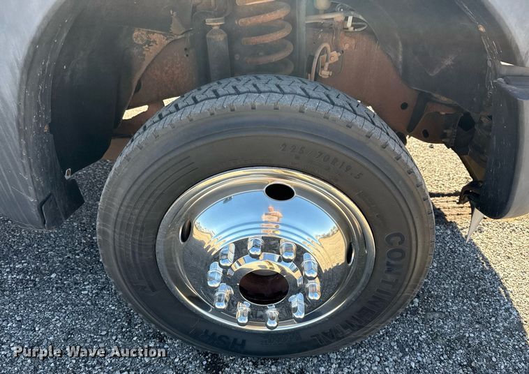 image for item EG2210 2011 Ford F550 Super Duty SuperCab truck cab and chassis