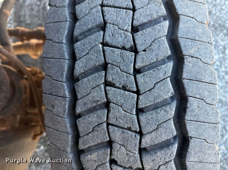 image for item EG2210 2011 Ford F550 Super Duty SuperCab truck cab and chassis