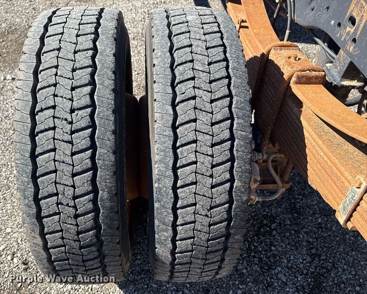 image for item EG2210 2011 Ford F550 Super Duty SuperCab truck cab and chassis