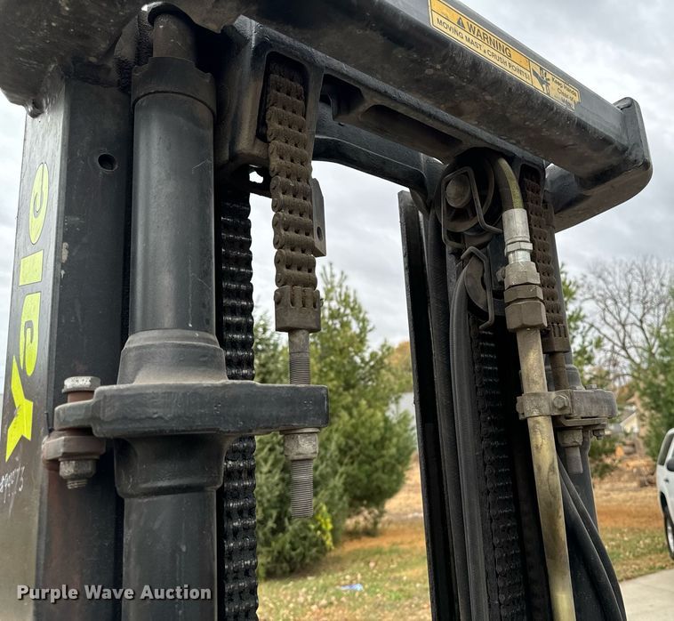 image for item EG6854 Yale GLP060VXEUSE087 forklift