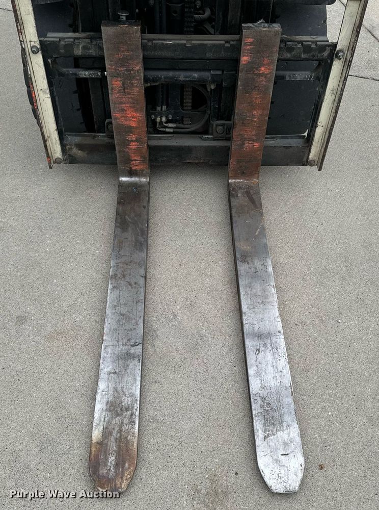 image for item EG6854 Yale GLP060VXEUSE087 forklift