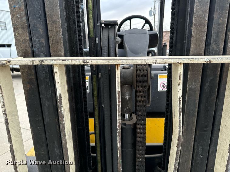 image for item EG6854 Yale GLP060VXEUSE087 forklift