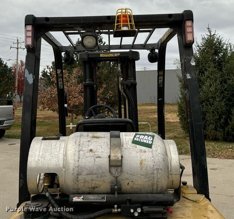 image for item EG6854 Yale GLP060VXEUSE087 forklift