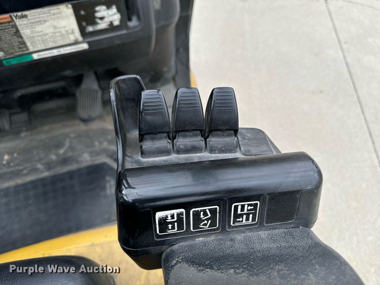 image for item EG6854 Yale GLP060VXEUSE087 forklift