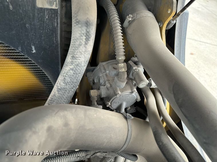 image for item EG6854 Yale GLP060VXEUSE087 forklift