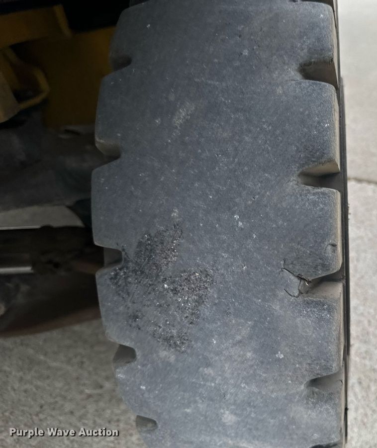 image for item EG6854 Yale GLP060VXEUSE087 forklift