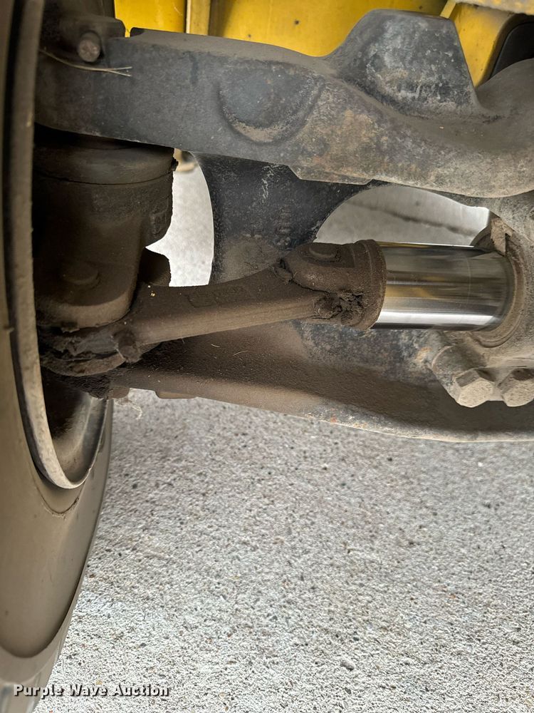 image for item EG6854 Yale GLP060VXEUSE087 forklift