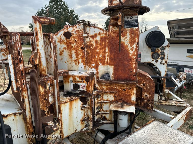 image for item EG6856 2007 Altec D C1217 wood chipper